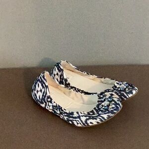 Ladies Blue/White Flats Simply Vera Size 8.5